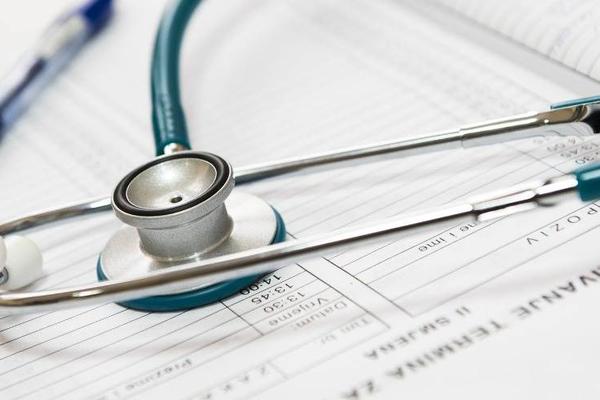 三个月股价腰斩，喊话员工增持，这只医美股何以至此？