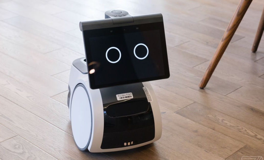 亚马逊推出史上第一个家用机器人能聊天能视频能当安全员还能帮你运