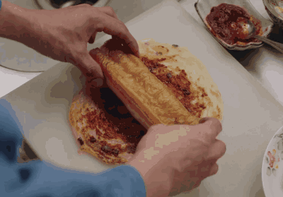 这是保证了市内煎饼果子口感相差不大的原因之一.