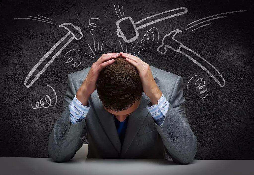 内卷的银行人开始逃离：行长降薪七成，菜场发传单，基层升职难