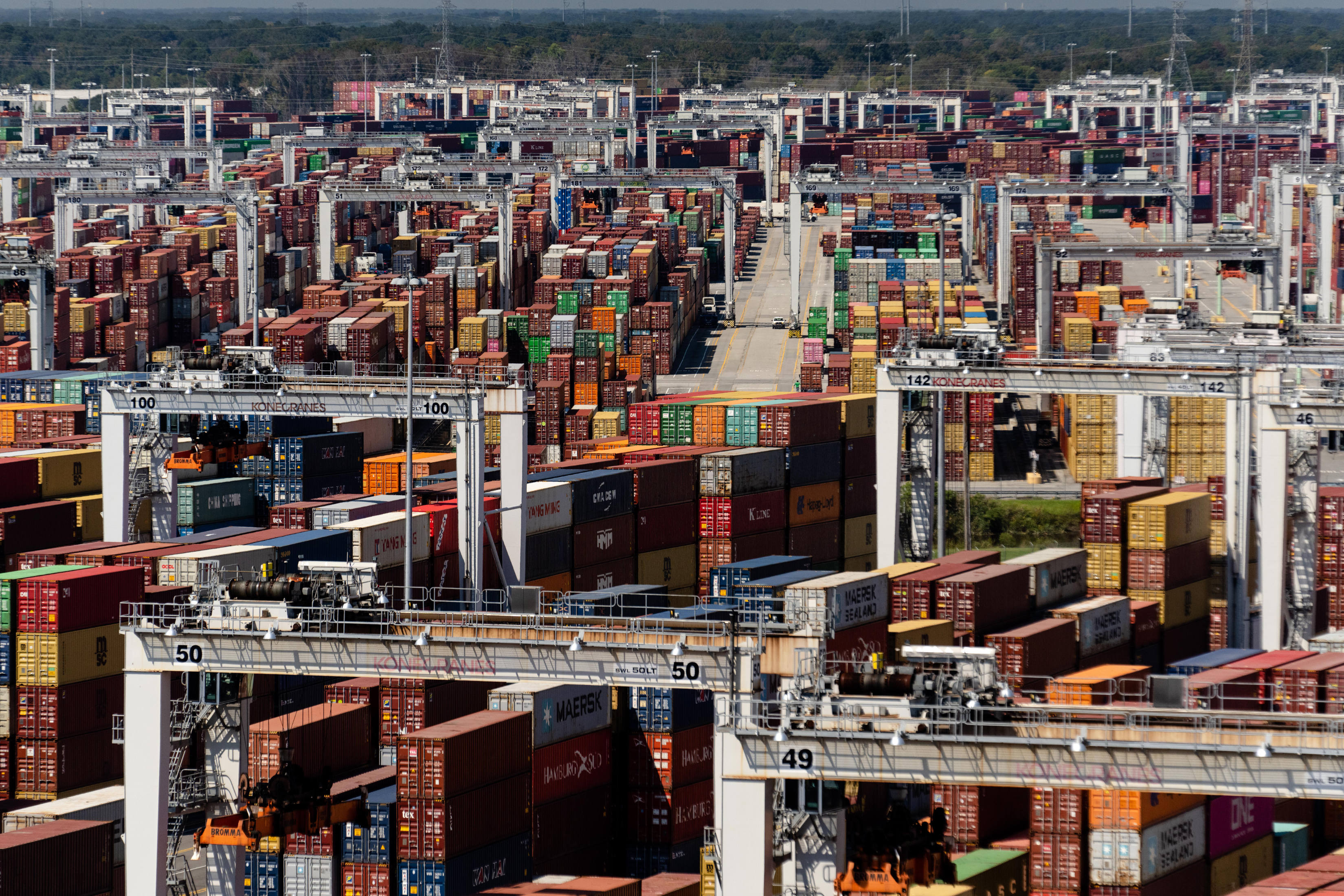 供应链大混乱美国港口面对的困难与挑战