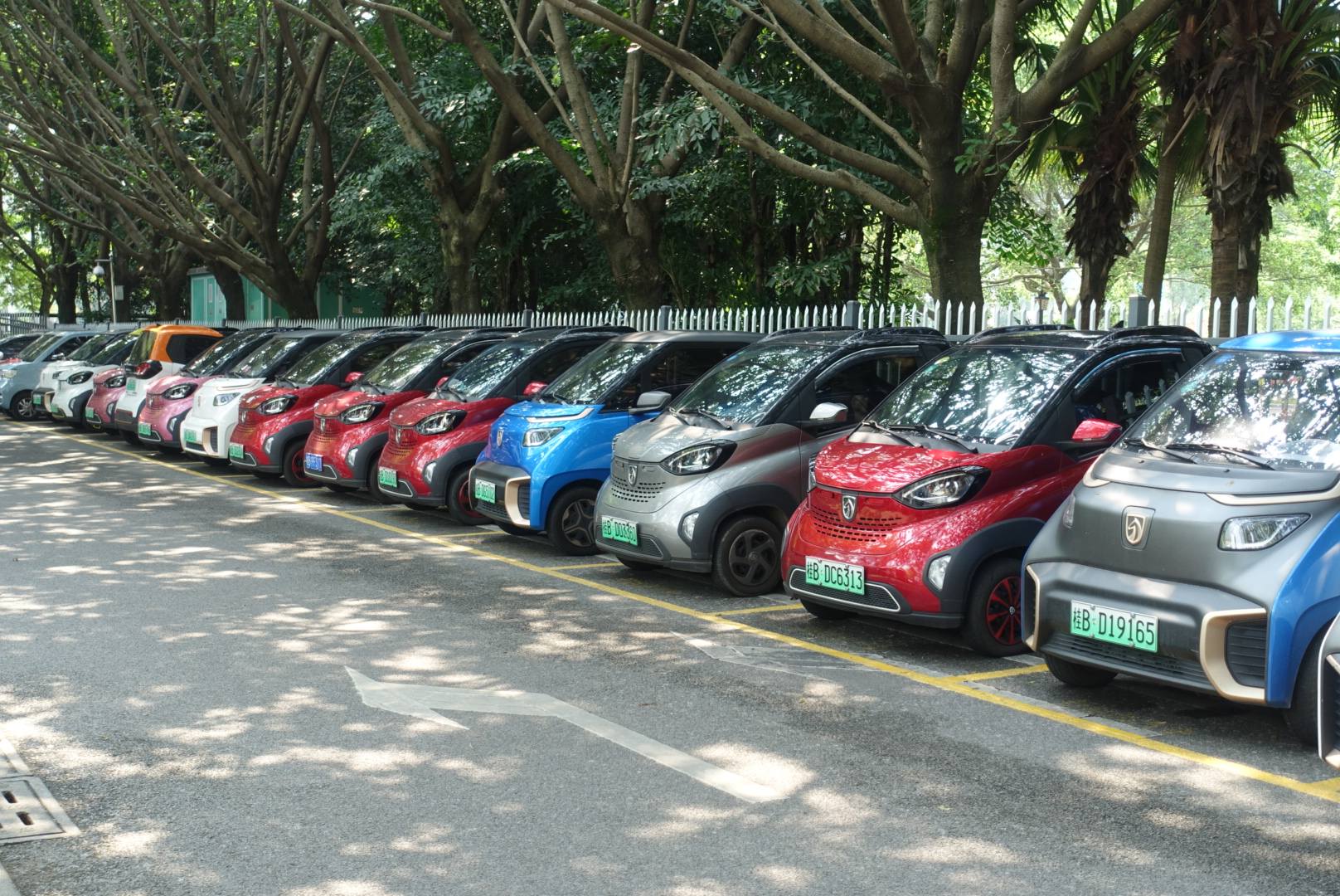 这些随处可见的小型新能源电动车与螺蛳粉一样,已经成为柳州的一张