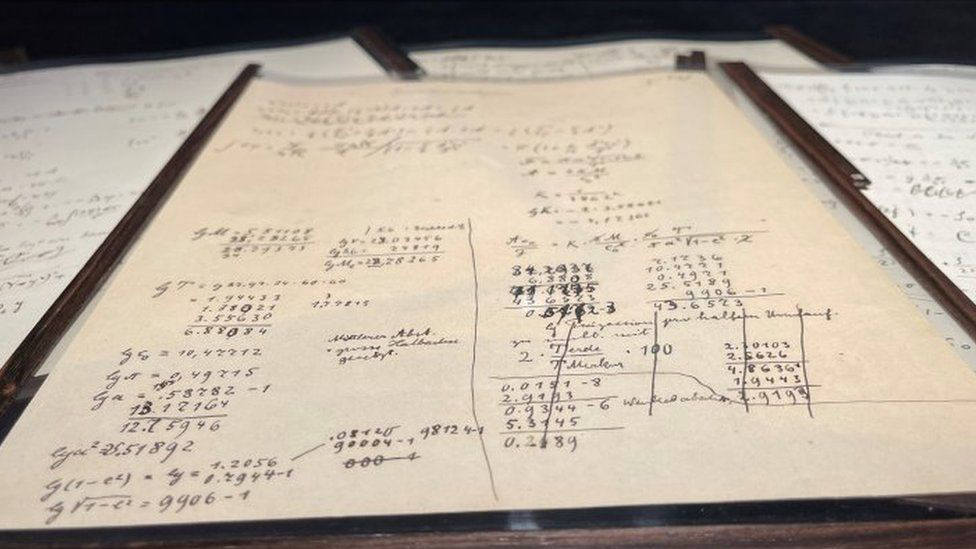 爱因斯坦罕见手稿以 1170 万欧元成交：展示了制定相对论的关键阶段_详细解读