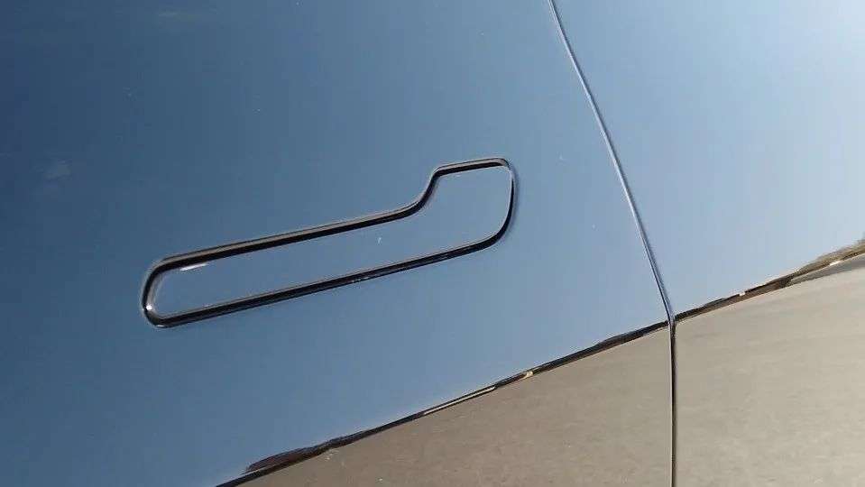 开完特斯拉Model 3，我吐了(图2)