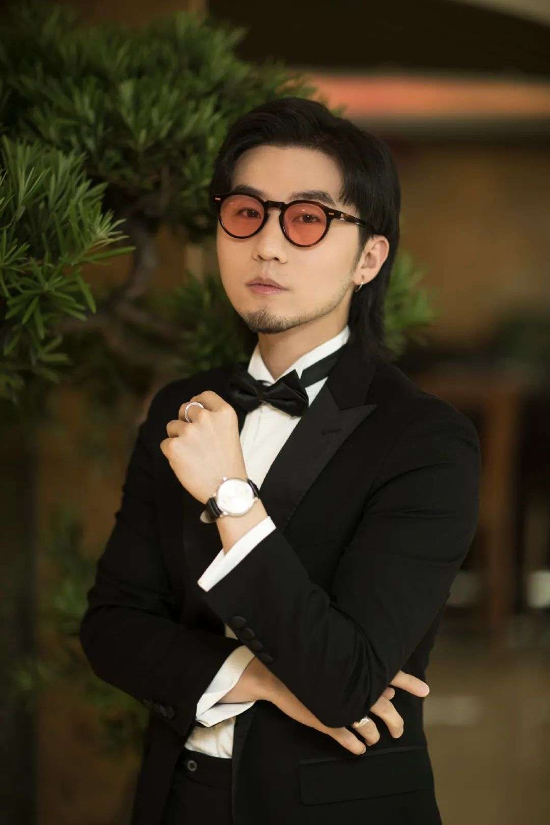 喜剧的底色是悬疑,《扬名立万》导演刘循子墨:把最后一环的创作交给