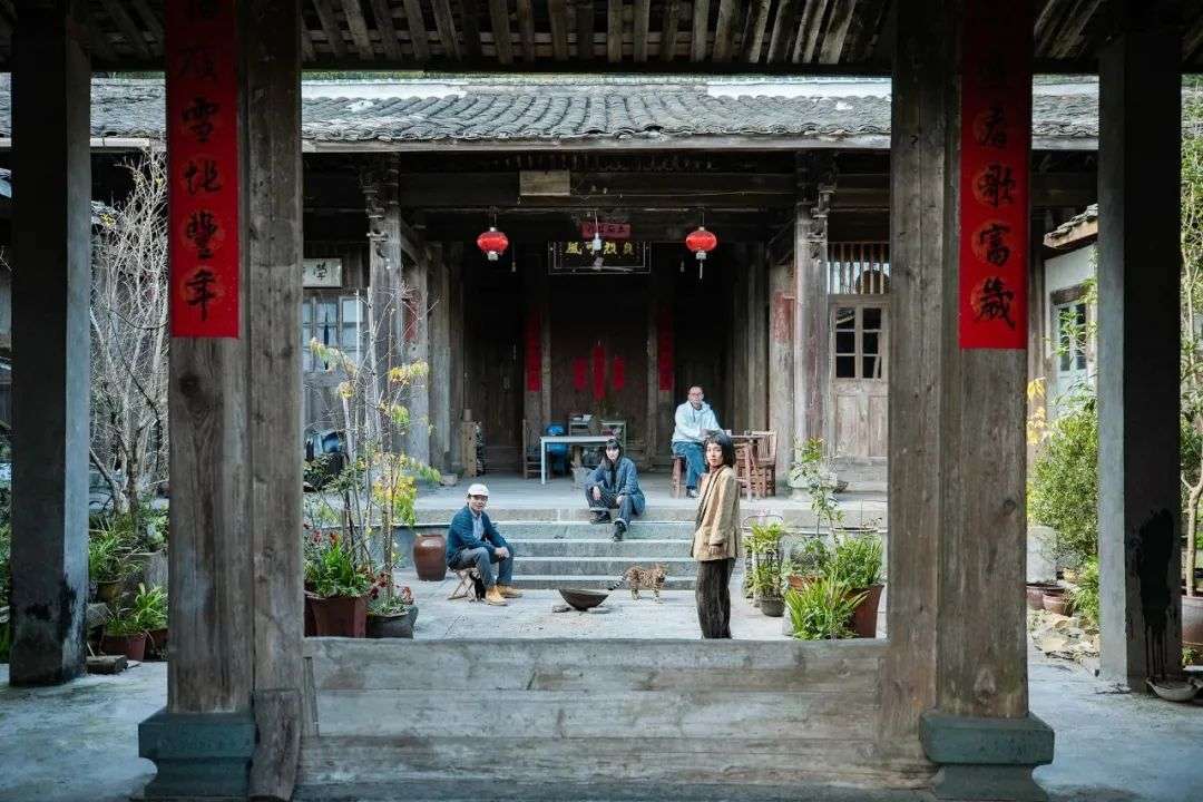 8个好友在福建抱团村居：几乎不花钱，尝试在山里养育下一代-