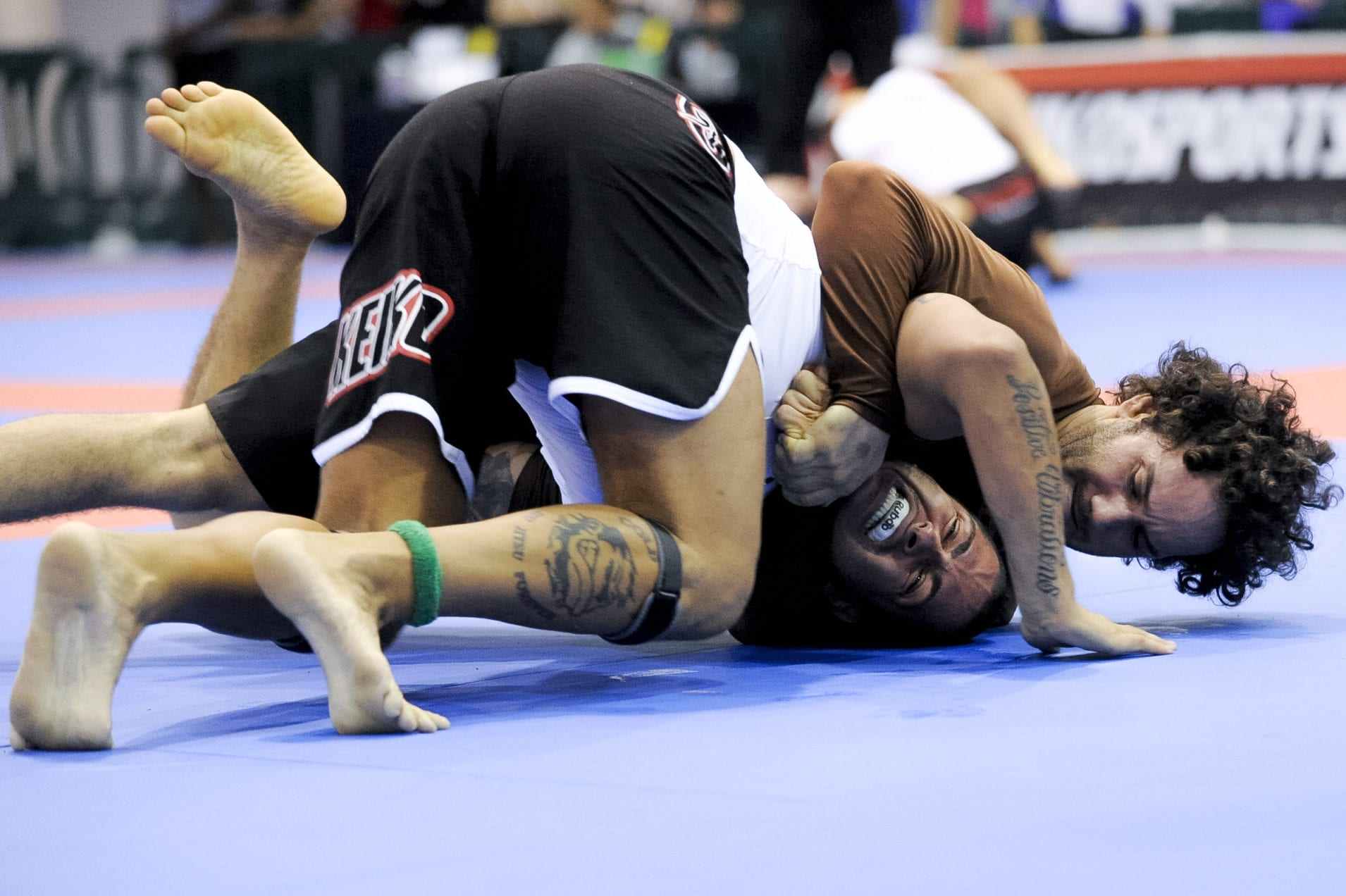 经过多年练习推手太极,乔希·维茨金(josh waitzkin)在美国获得了全国