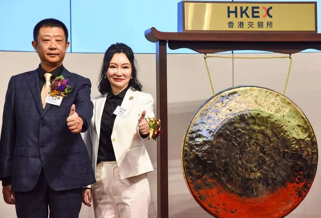 许仰天摸着张勇上坡