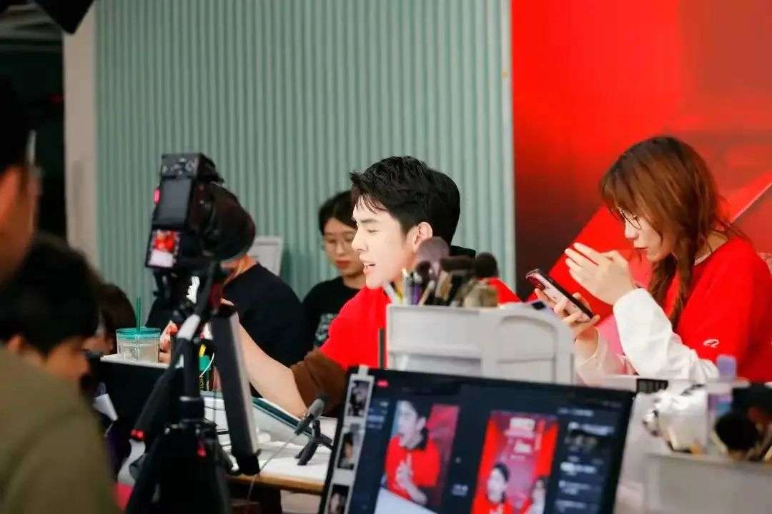 罗永浩淡出，李佳琦平台化，大主播化整为零(图3)