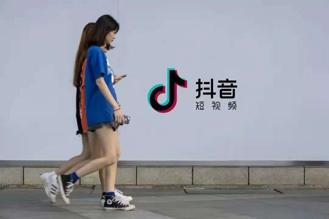 抖音本地生活头上的两朵乌云