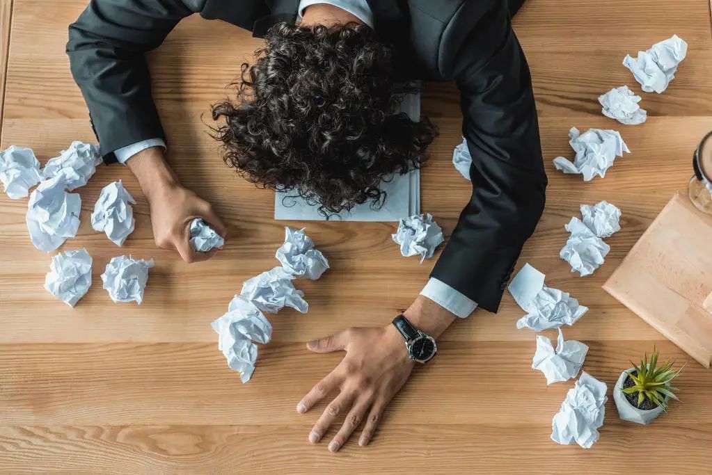 下属工作中总是犯错怎么办