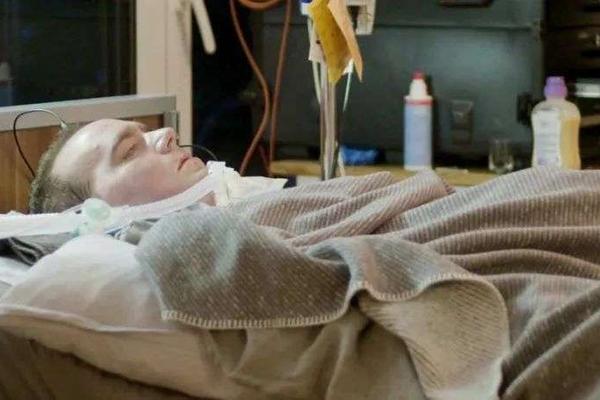 植入大脑电极,晚期渐冻症患者通过神经信号交流,匹配准确率80%,有效