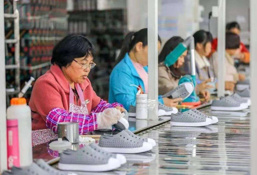 中国体育服饰五十年：起于草莽，学于代工，兴于国潮(图3)