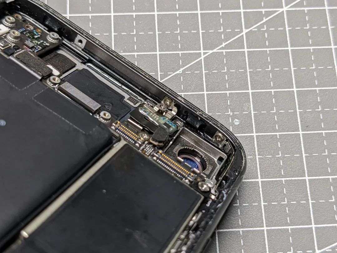 只花 180 元，我把 iPhone 8 改装成了「iPhone 13」……(图15)