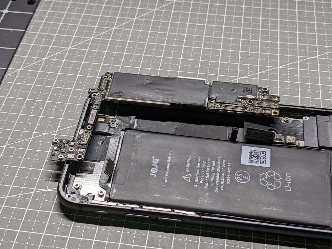 只花 180 元，我把 iPhone 8 改装成了「iPhone 13」……(图16)