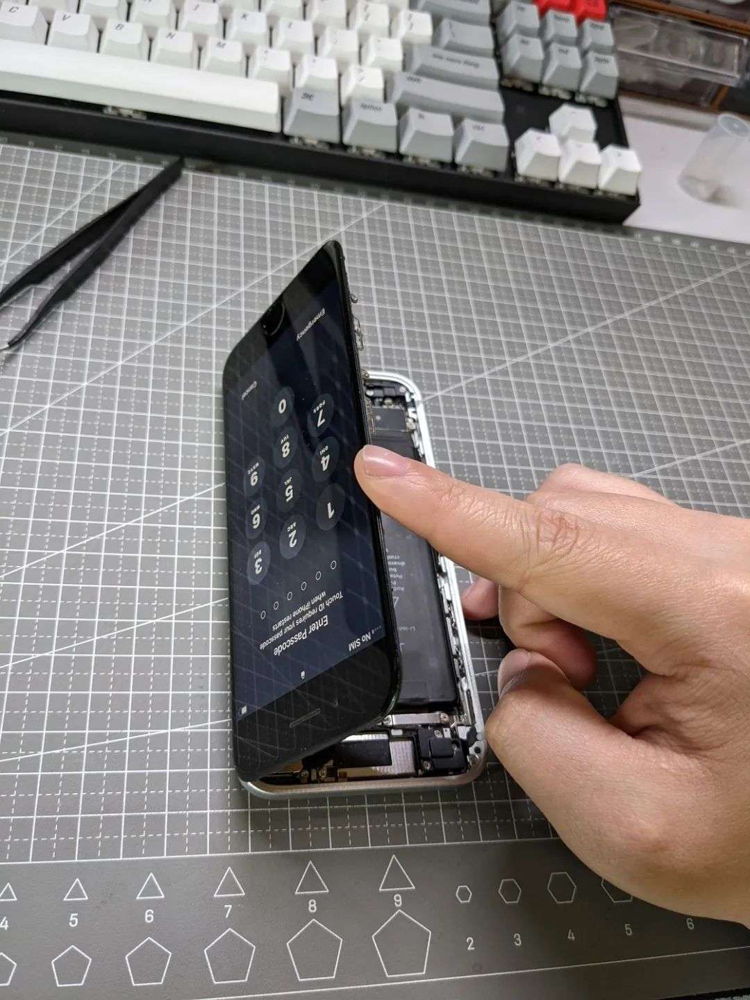 只花 180 元，我把 iPhone 8 改装成了「iPhone 13」……(图33)