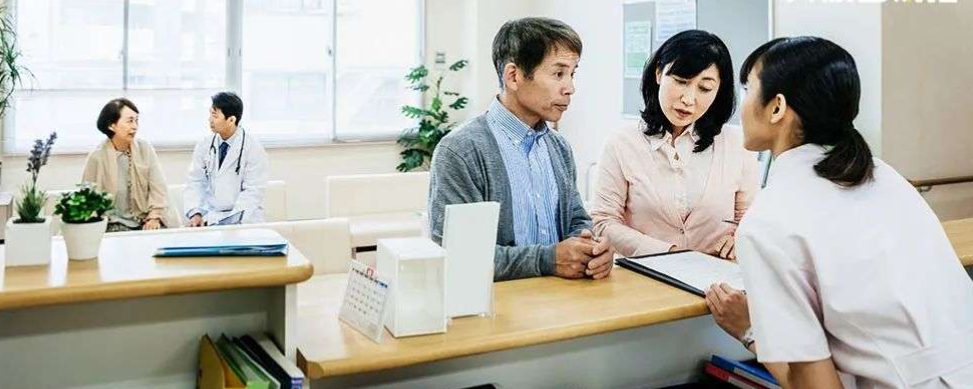 我在大城市当陪诊师：陪人看病，月入几千，被当黄牛(图1)