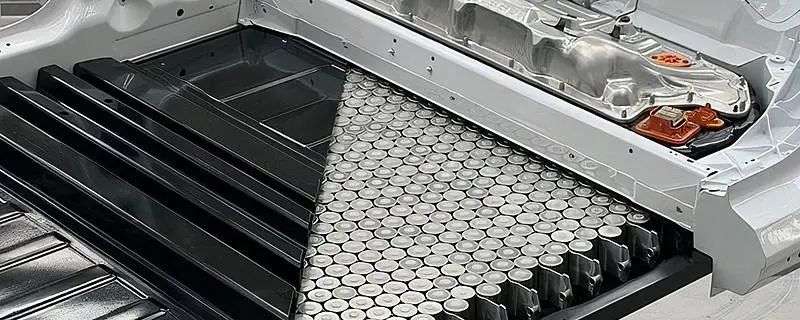 特斯拉对圆柱电池情有独钟,虽然18650圆柱电池单体能量密度更高,但