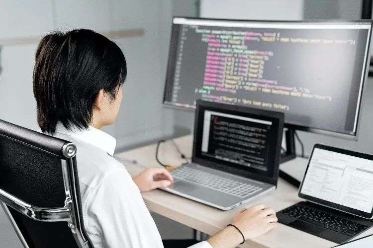 汽车研发虚与实：28家车企一年“烧”4800亿(图1)