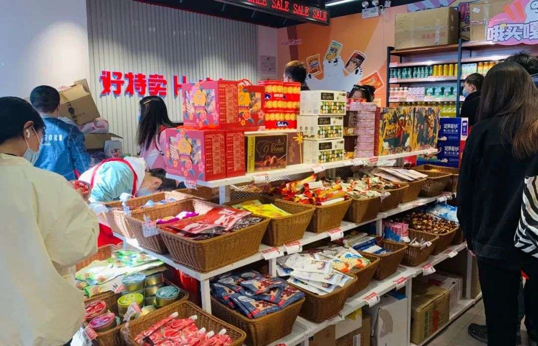 出逃与进军，临期食品的「双面江湖」(图2)