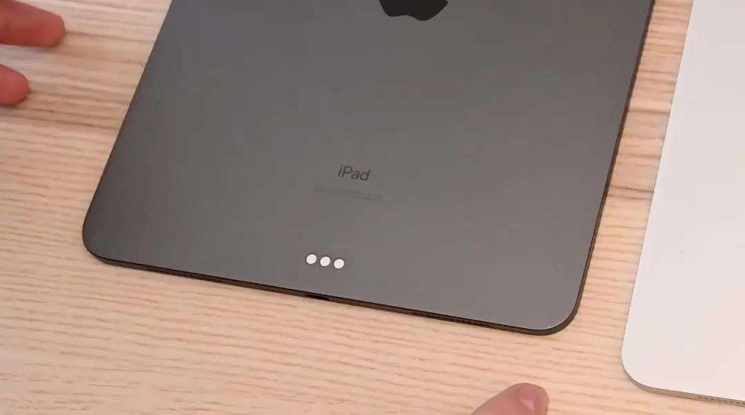 新 iPad Pro 接口将大改，妙控键盘也会随之更新(图8)