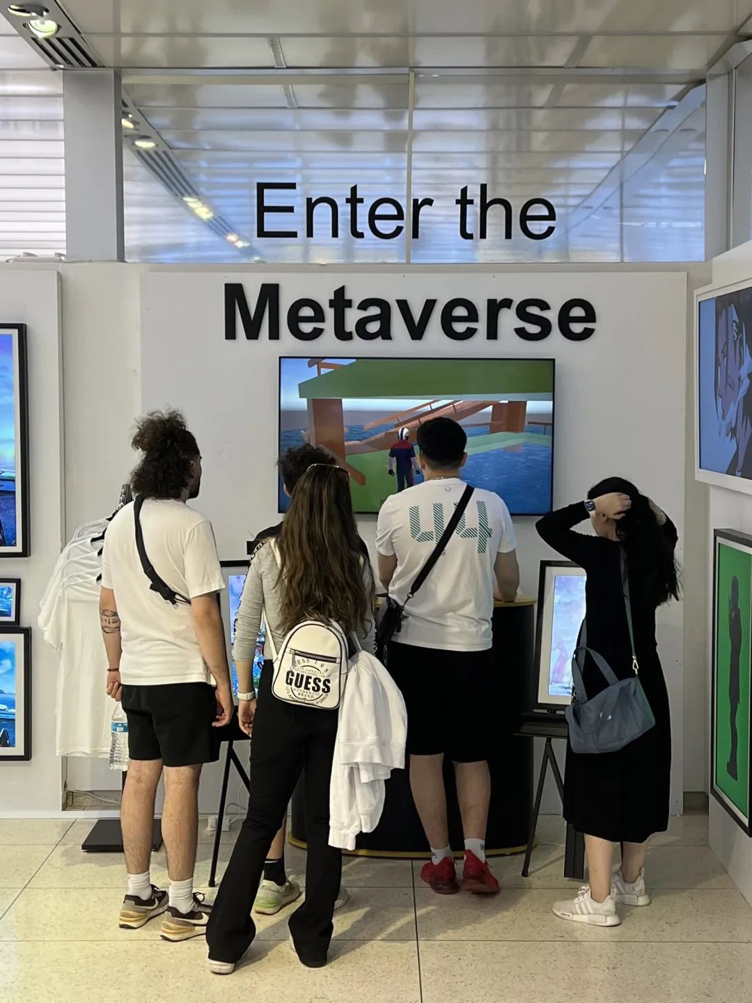 笑死，我坐在NFT线下店里，逛起了它的线上店铺-36氪