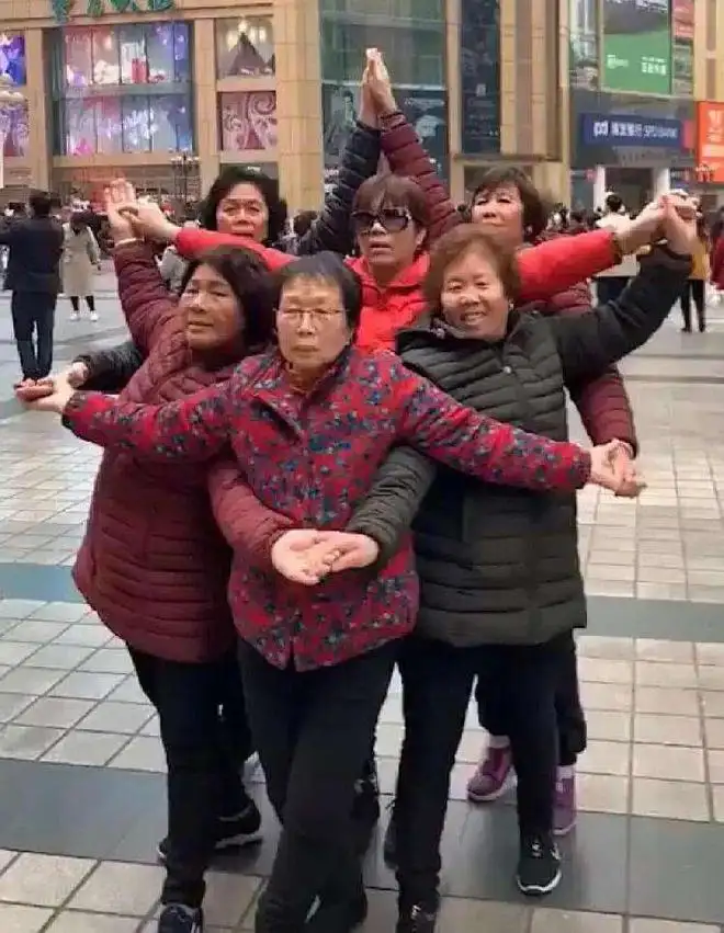 看完100个大妈聊天短视频,我总结了6个"八卦"技巧-36氪