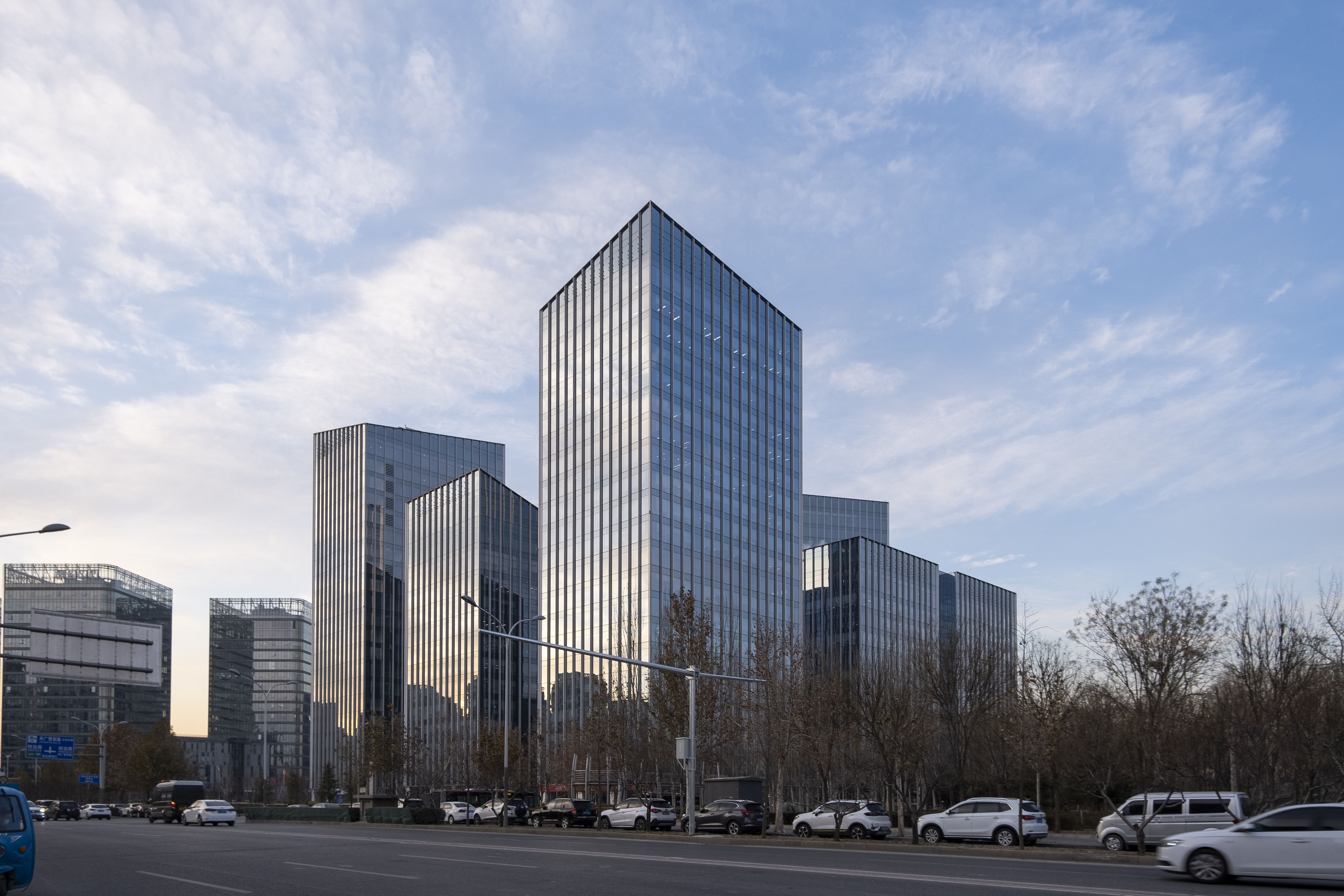 三季度北京写字楼市场:望京区域美团退租超3万平米 上地净吸纳量-6.