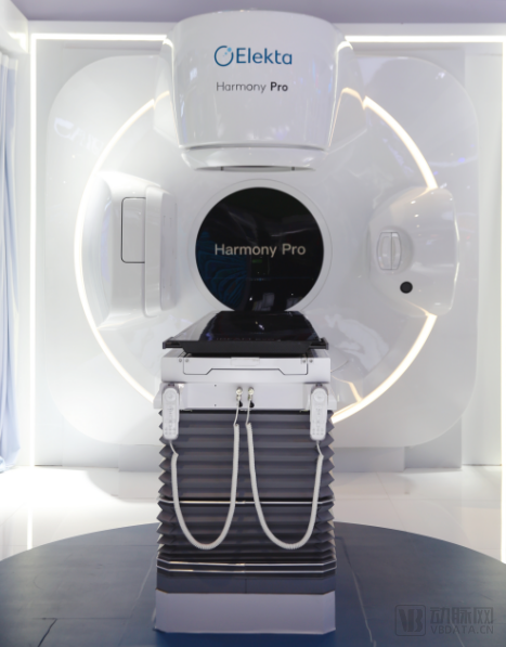 放疗元宇宙、15T磁共振科研解决方案……这届进博会拿下了最前沿医械科技的首展
