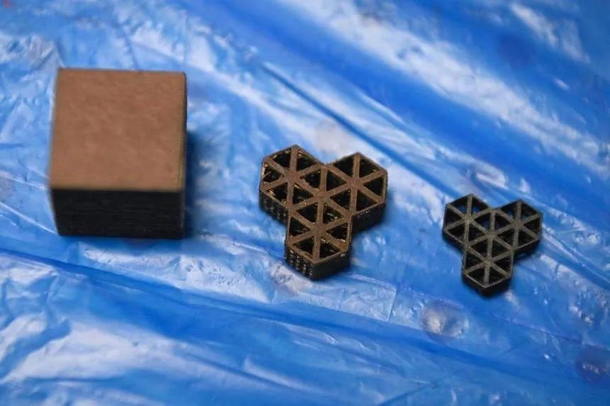 01 重量更轻的纸造电池