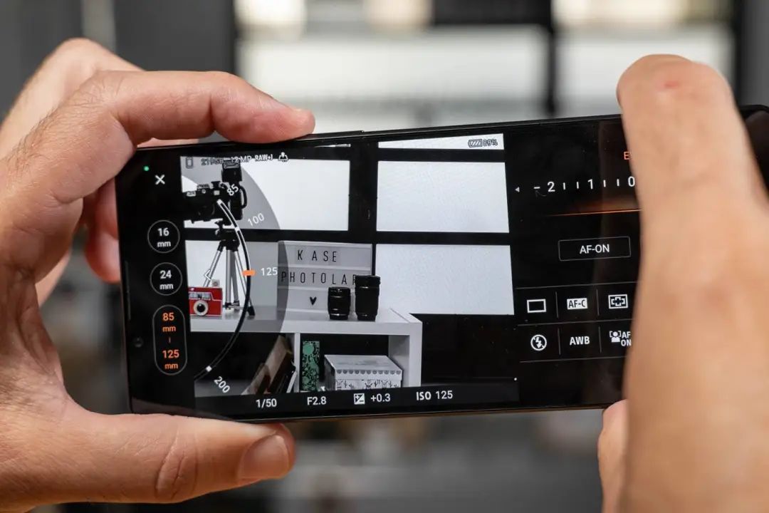 手机制造商 lg,对外公布了一枚小型化的,支持连续光学变焦的镜头组件