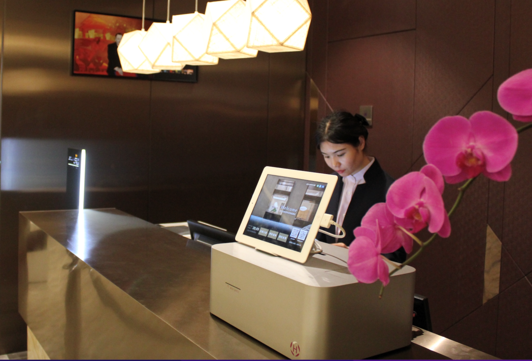 01.变革,从酒店前台开始