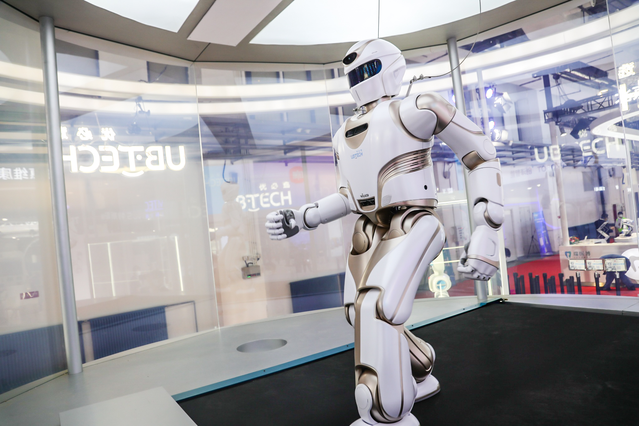 优必选科技冲刺“人形机器人第一股”，中国人形机器人迈入新阶段｜氪金·大事件