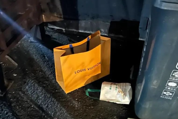 El Tesoro de los Residuos de Amor: Desentrañando la Tendencia de 'Felicidad de Basura' en el Día de San Valentín en China