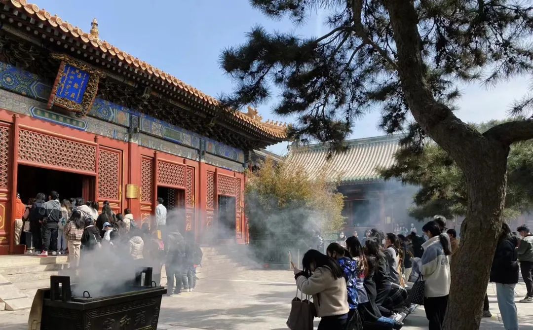 寺庙火了，年轻人的焦虑正成为新的餐饮生意