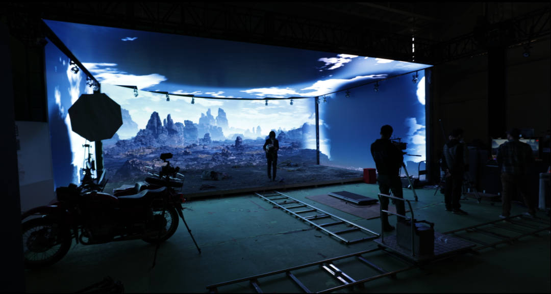 以及超大led摄影棚来完成特效场景拍摄的作品,但工业光魔专门为其打造