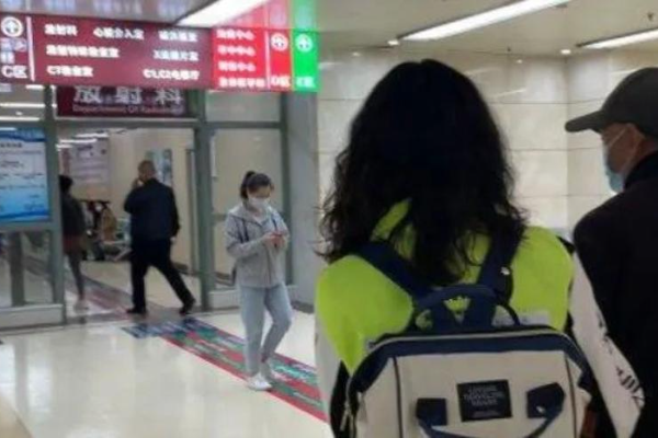 做陪诊师，月入3万？-36氪