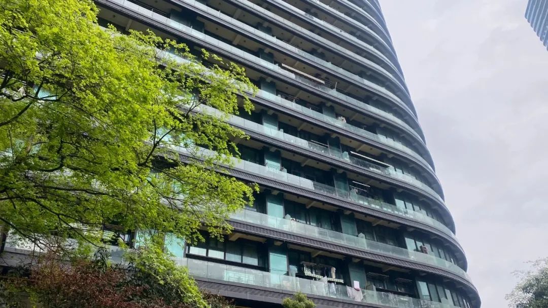 你知道杭州有个网红大楼吗太魔幻了