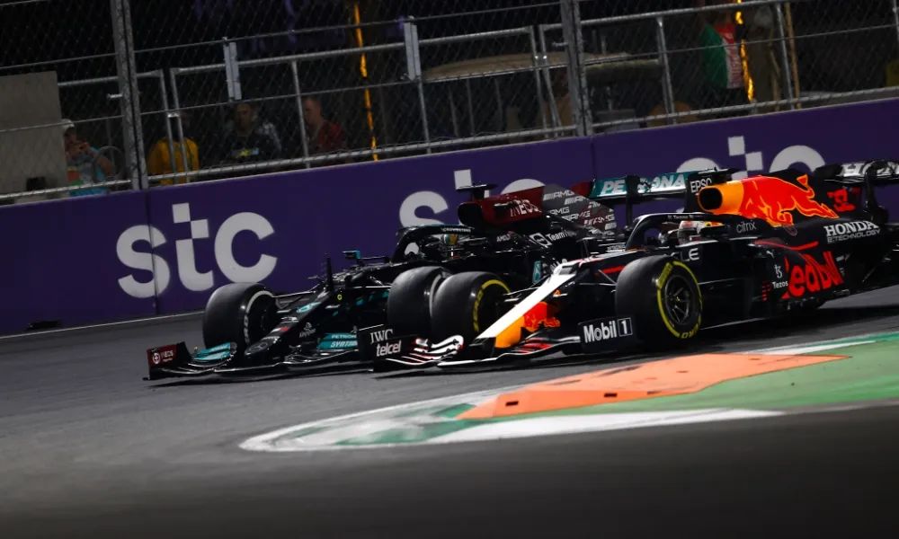 六年狂翻5倍：拒绝200亿美元报价的F1，如何跑出体育商业史的奇迹？-36氪