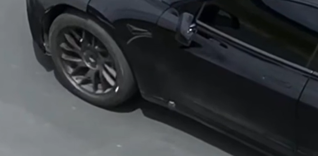 《特斯拉新款Model 3路测首曝：全新外观设计、取消换挡杆……太骚气了》
