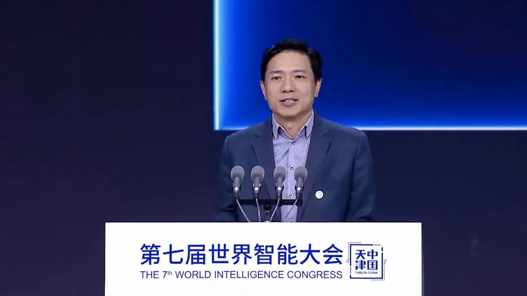 李彦宏在线安慰打工人：放心AI取代不了你