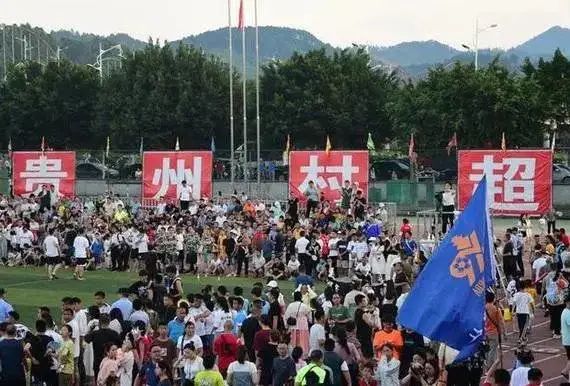 猪肉小贩彩虹过人、5万人围观，贵州“村超”接棒“村ba” 36氪