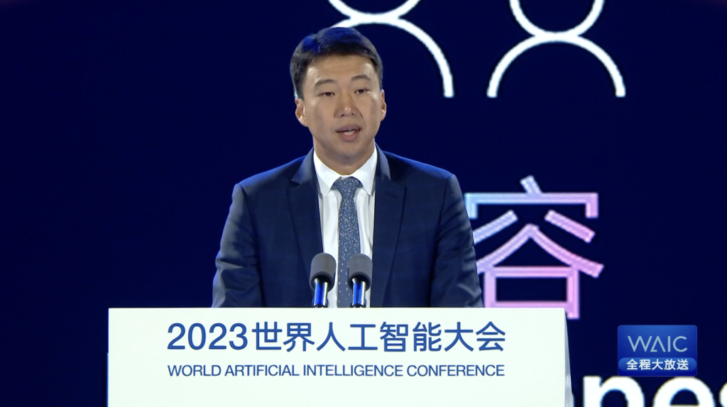 马斯克：未来机器人数量将超人类_跑男们带的智能眼镜_小公司看老板大公司看
