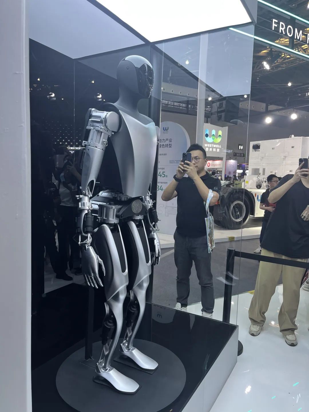 特斯拉人工智能日上推出Optimus擎天柱人形机器人不到2万美元-掌上汽车
