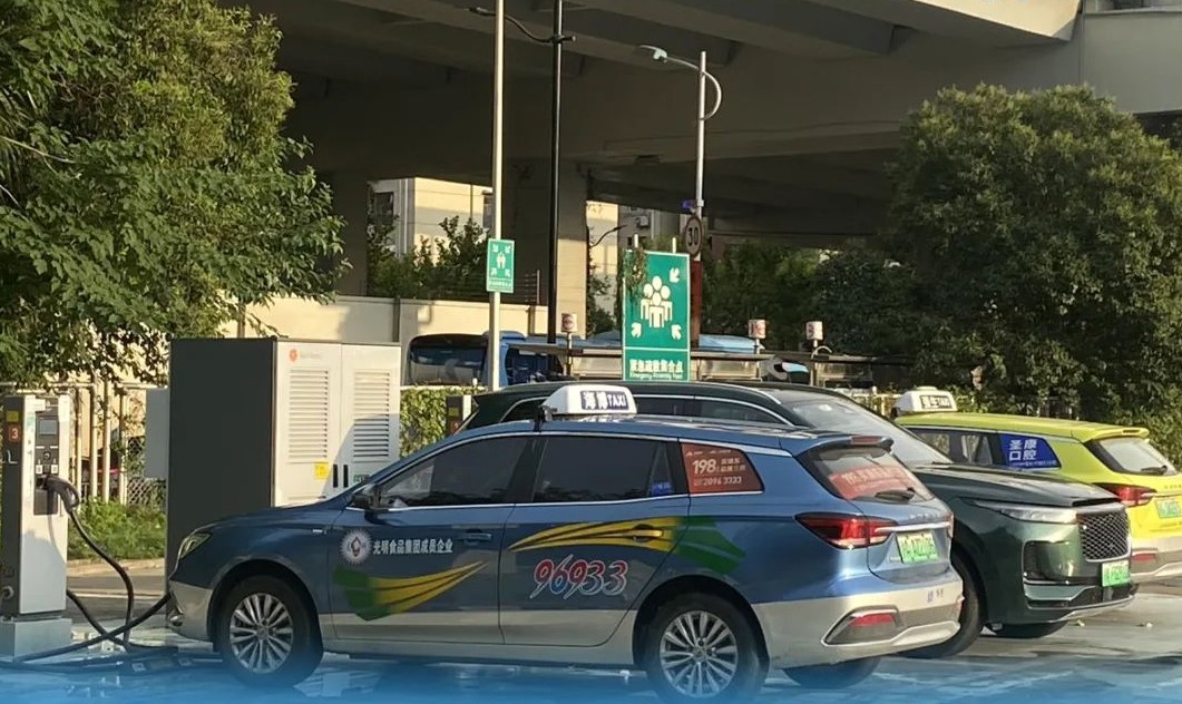 每月充电涨近千元，出租车司机：再贵就要开油车了
