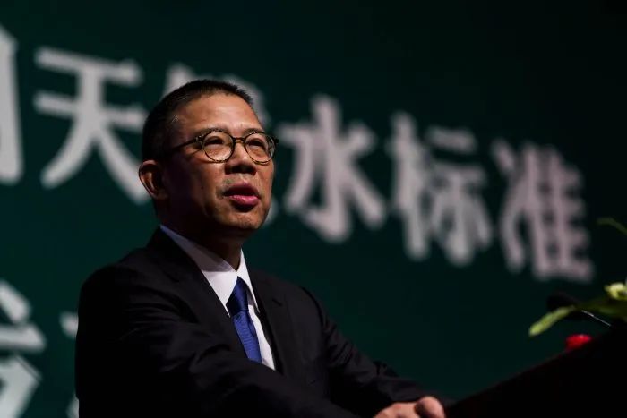 靠卖水蝉联首富，钟睒睒是什么来头？-36氪