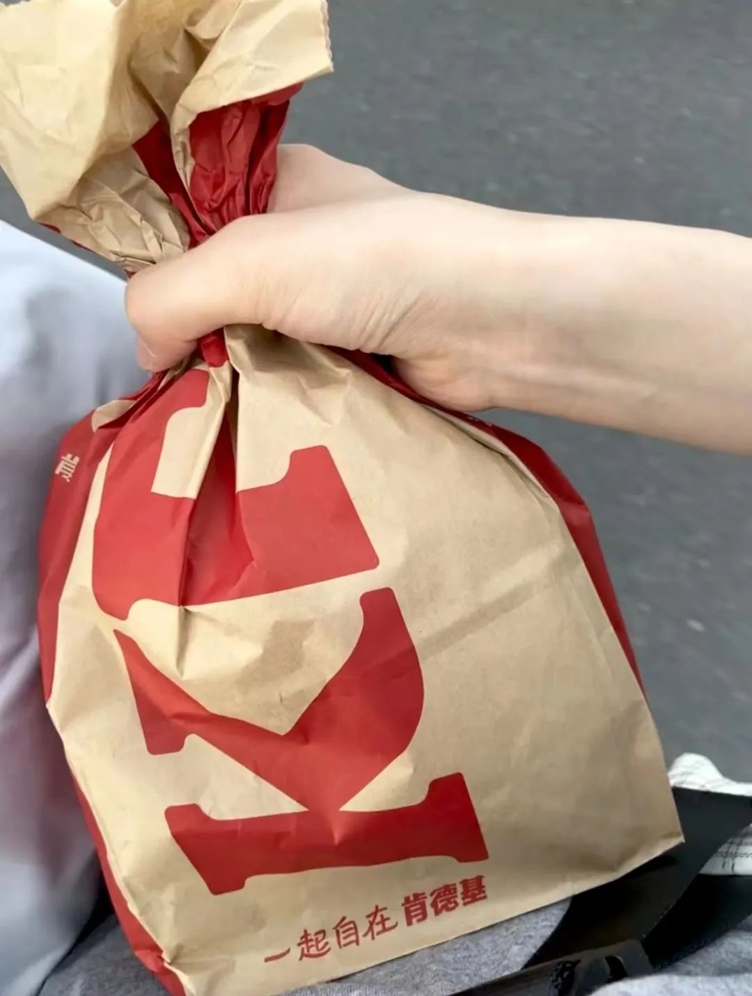 奶茶打包袋又解密一项新技能，网友看了“要报警”(图9)