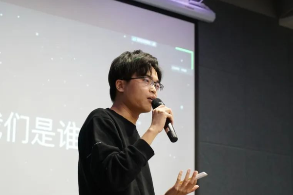 AI天才杨植麟交卷大模型产品，特点：长长长长长-36氪