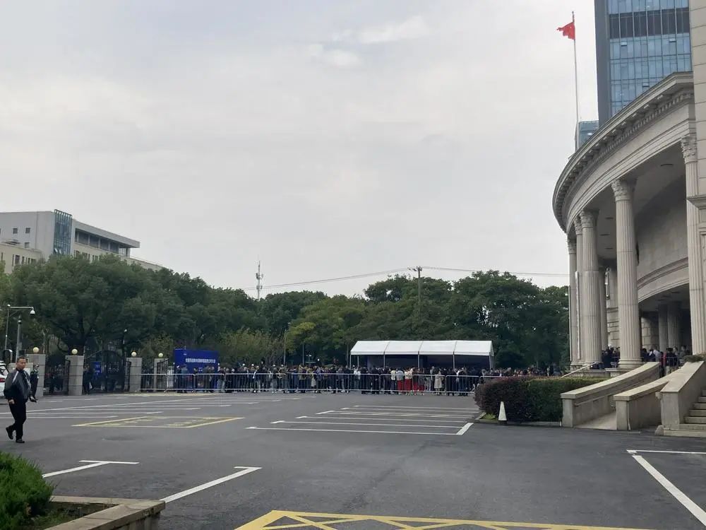 第九批药品国采落幕：超260家企业竞标，明星抗癌药走向平价(图1)
