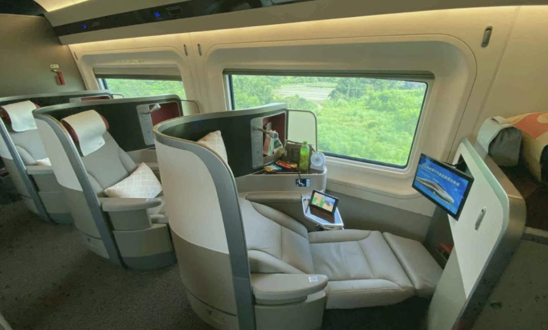 商务座都快成景点了打工人流行周末坐高铁回血